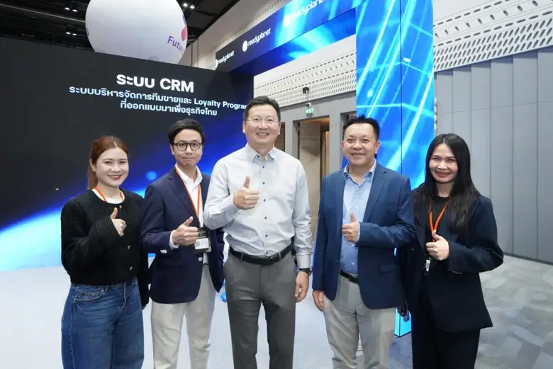 นายทรงยศ คันธมานนท์ (กลาง) ประธานเจ้าหน้า...