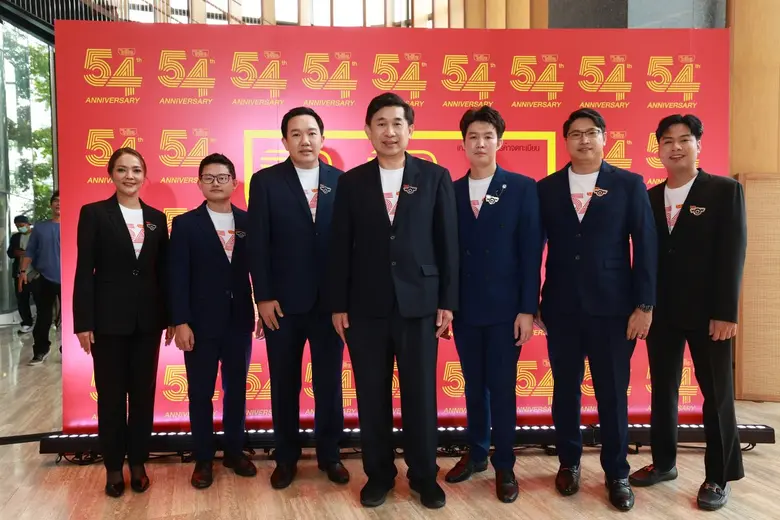 นายวีระ นภาพฤกษ์ชาติ (กลาง) กรรมการผู้ช่ว...