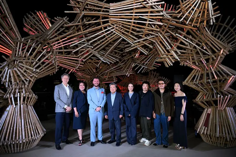 โรงแรม ม็อกซี่ แบงคอก ราชประสงค์ สร้างสีส...