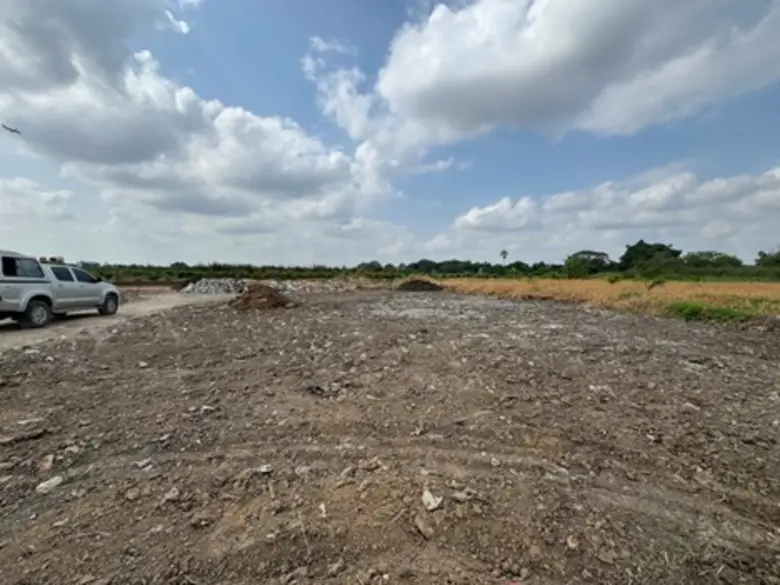 นายธราพงษ์ เพ็ชร์คง ผู้อำนวยการเขตลาดกระบ...