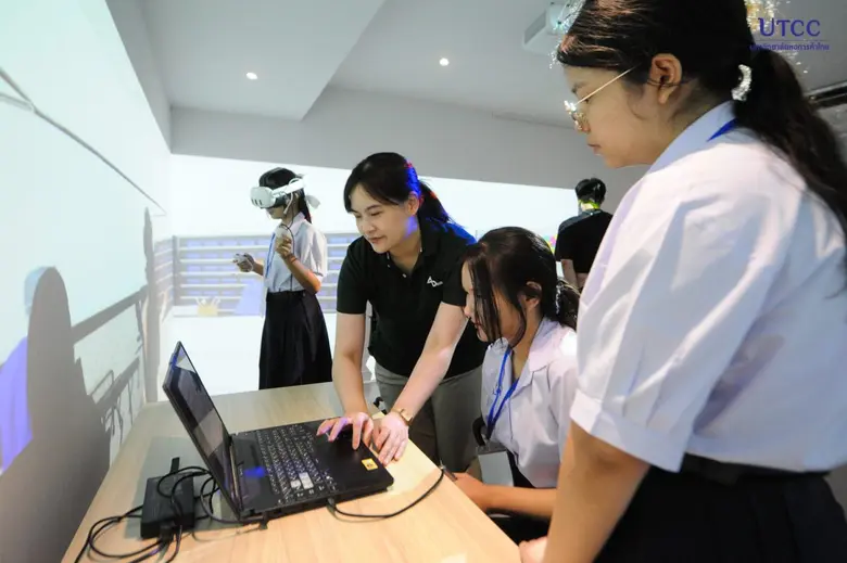 เรียนจริง ทำจริง! คณะพยาบาลฯ UTCC พาน้อง ม.ปลาย ฝึก CPR-ทำคลอดใน Lab อัจฉริยะ"