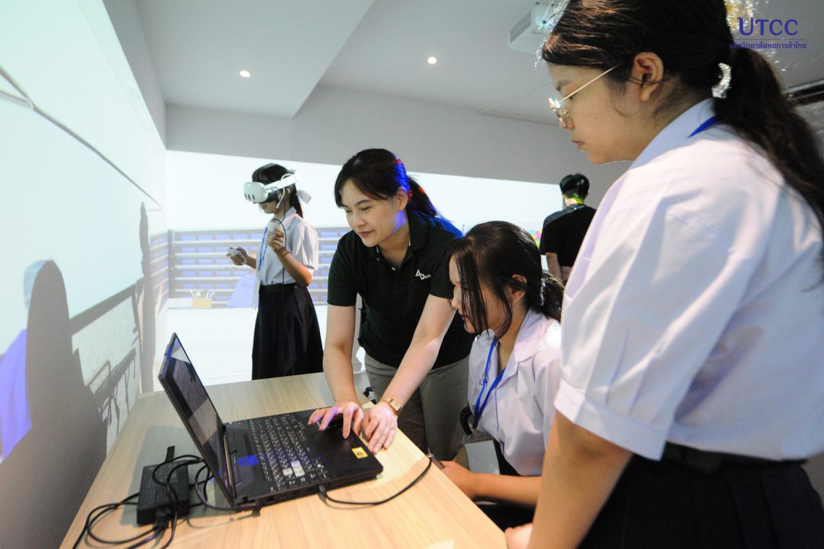 เรียนจริง ทำจริง! คณะพยาบาลฯ UTCC พาน้อง ม.ปลาย ฝึก CPR-ทำคลอดใน Lab อัจฉริยะ"