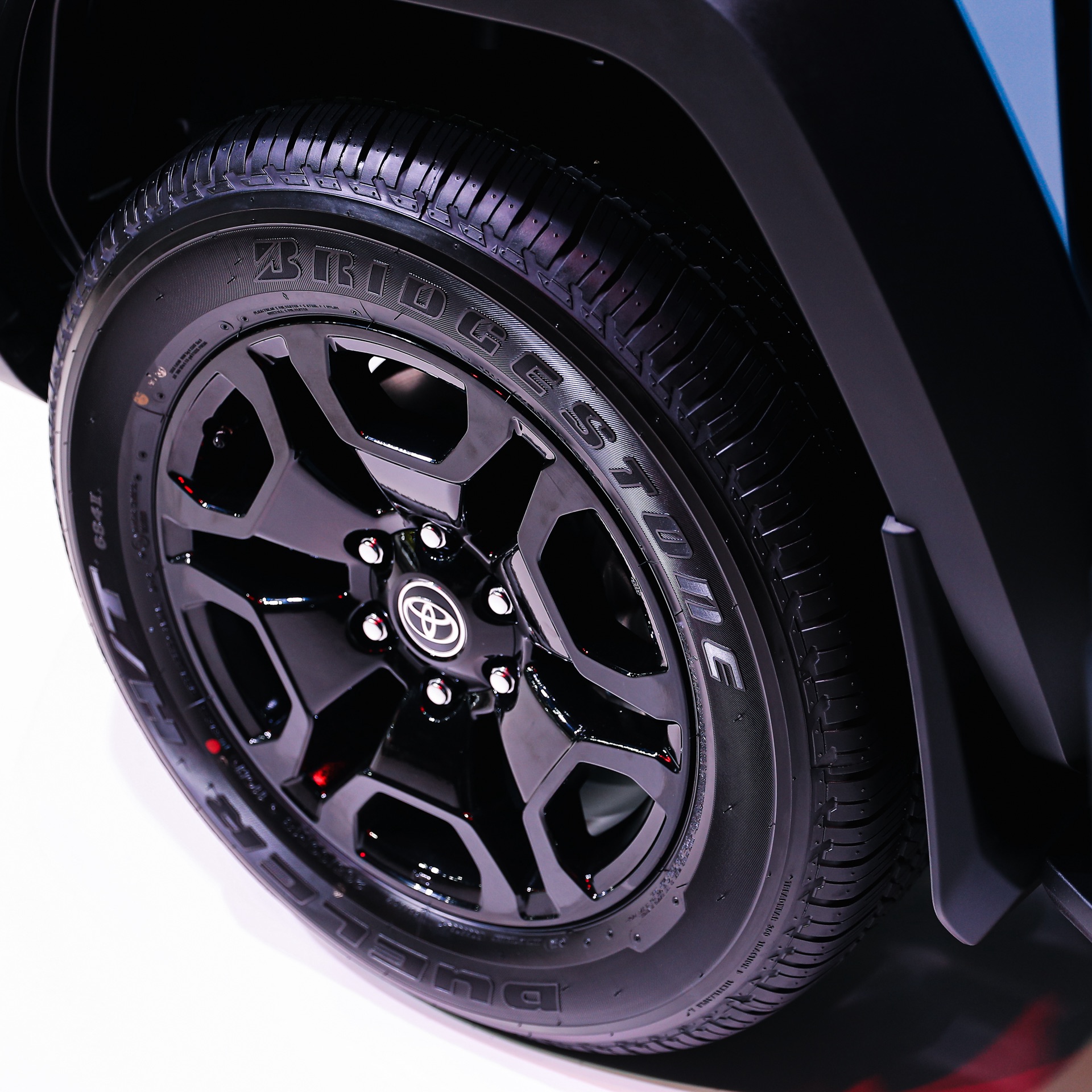 Bridgestone Showcases Premium Tire Innovation as "BRIDGESTONE DUELER H/T 684II" Selected as OE Tire for the New "TOYOTA LAND CRUISER FJ"
