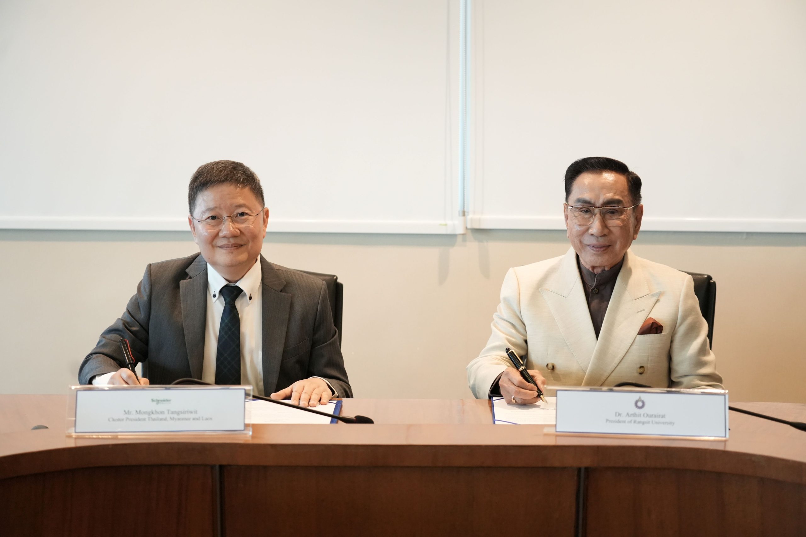 ชไนเดอร์ อิเล็คทริค (Schneider Electric) ...