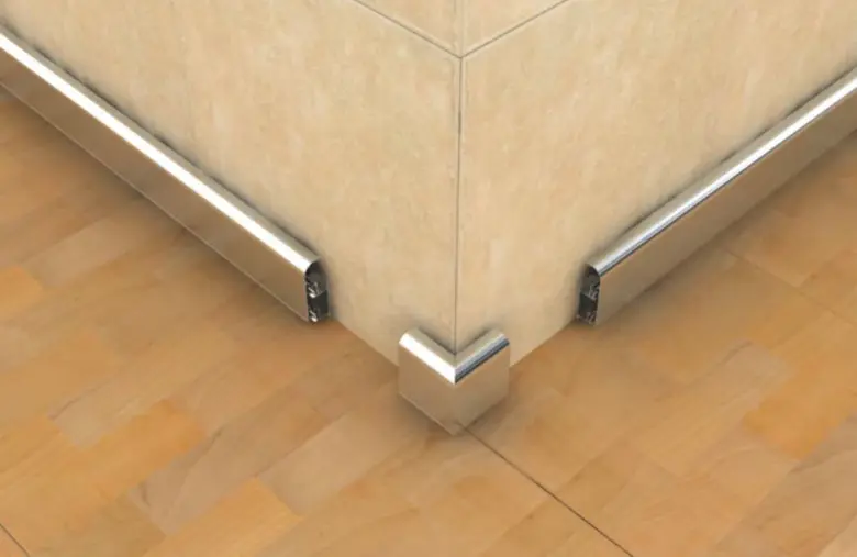 คู่มือเลือกบัวพื้น แบบคลิกล็อก VS กาวในตัว ต่างกันอย่างไร