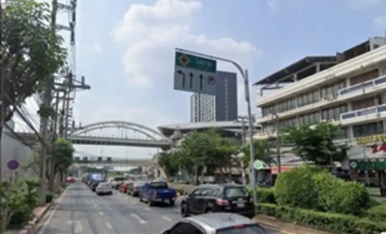 นายสิทธิพร สมคิดสรรพ์ ผู้อำนวยการสำนักการจราจรและขน...