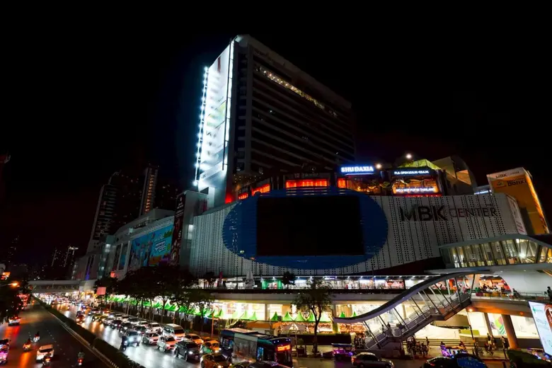 บริษัท เอ็ม บี เค จำกัด (มหาชน) และกลุ่มธ...