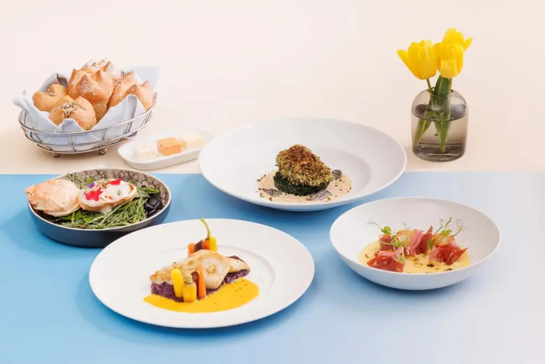 ห้องอาหาร ไฟร์เพลส กริลล์ แอนด์ บาร์ (Fir...