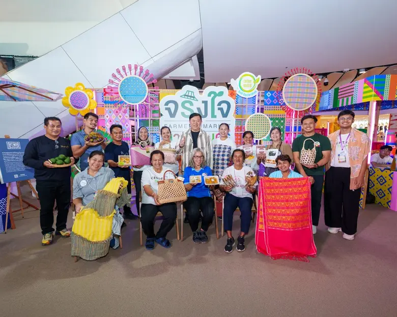 ในโลกที่การท่องเที่ยวและอัตลักษณ์ของประเท...