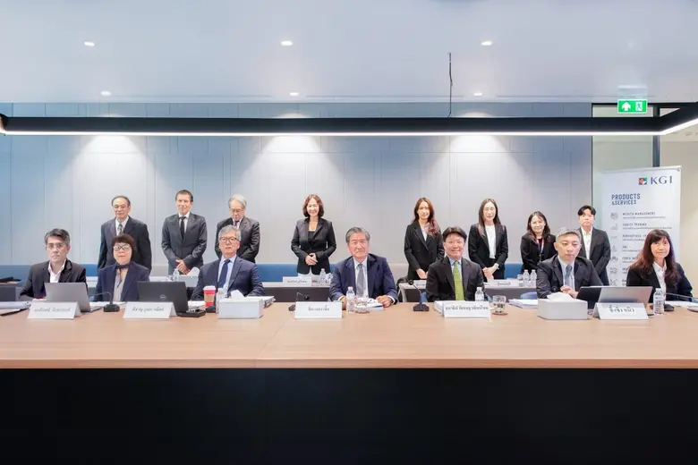 นายจิน-หลง เจิ้ง ประธานกรรมการ บริษัทหลักทรัพย์ เคจ...