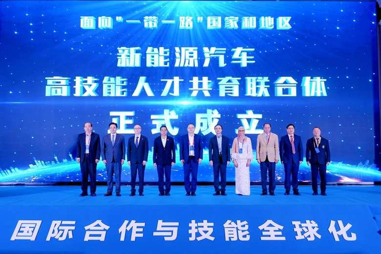 บริษัท เอสเอไอซี มอเตอร์ ซีพี จำกัด และ บ...