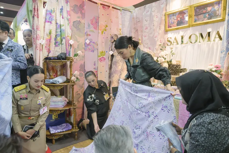 การดำเนินโครงการยกระดับการพัฒนาผลิตภัณฑ์ภูมิปัญญาผ้...