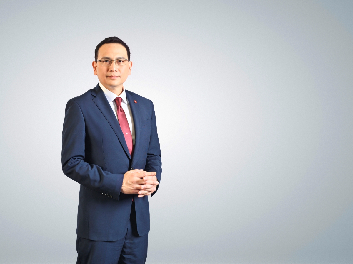 นายวุธว์ ธนิตติราภรณ์ กรรมการผู้จัดการใหญ...