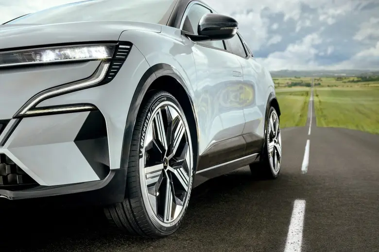 รุกสร้างมาตรฐานใหม่ให้กับวงการยางพรีเมียมด้วยการผสา...