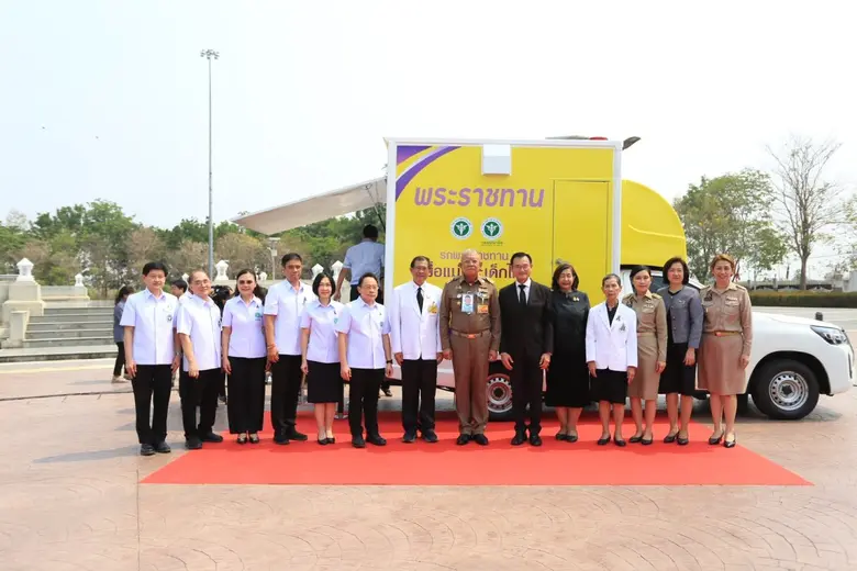 นำ "รถพระราชทานเพื่อแม่และเด็กไทย" บริการ...