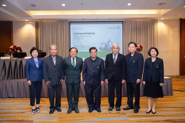 ศ.ดร.นพ.สมศักดิ์ โล่ห์เลขา (กลาง) ประธานก...