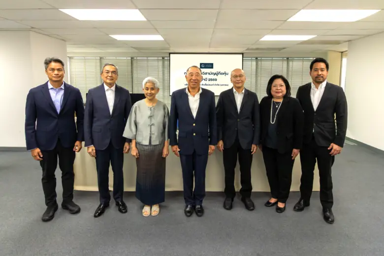 นางศรีวรา อิสสระ ประธานกรรมการ (ที่ 3 จาก...