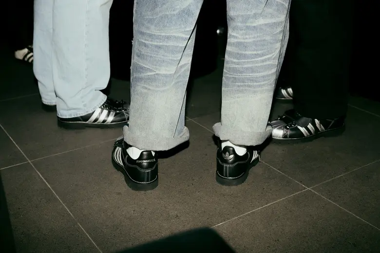 adidas Originals ร่วมกับ KNOWWHERE STUDIO...