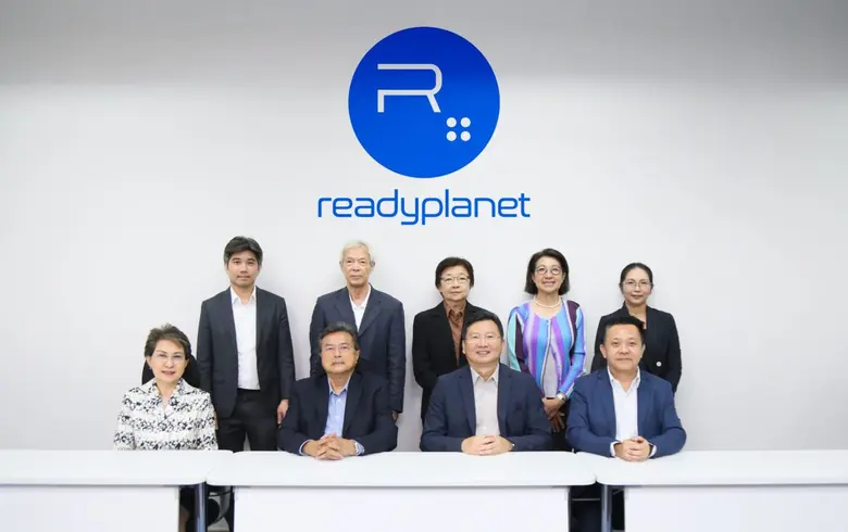 นายวิวัฒน์ พงศธร (แถวนั่งที่ 2 จากซ้าย) ป...