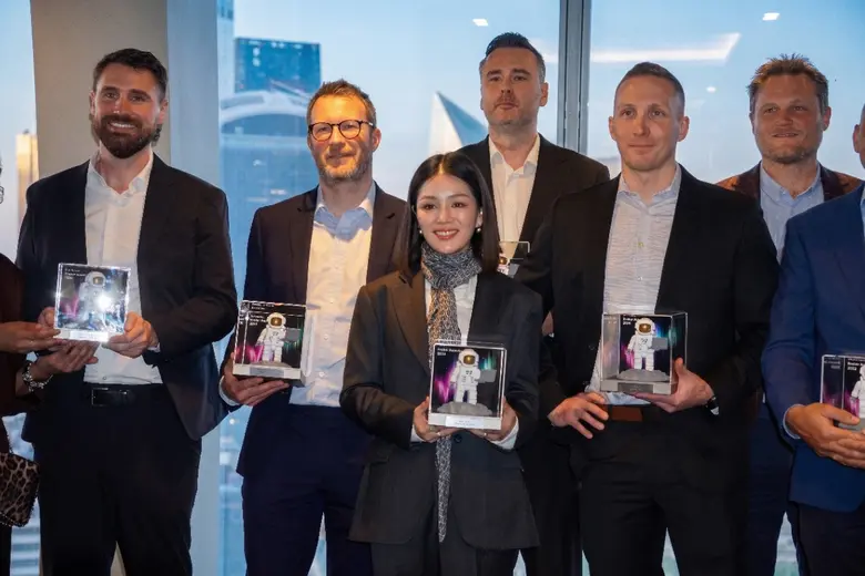 'มาดามเดียร์' นำทีมคว้า Best Stock Broker...