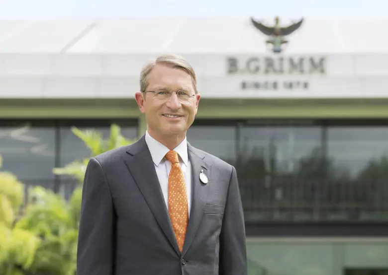 นายพีรเดช พัฒนจันทร์ ประธานเจ้าหน้าที่บริ...