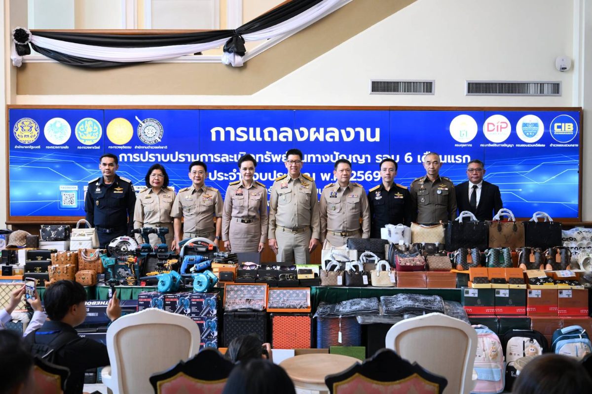 นายอนุทิน ชาญวีรกูล นายกรัฐมนตรีและรัฐมนต...