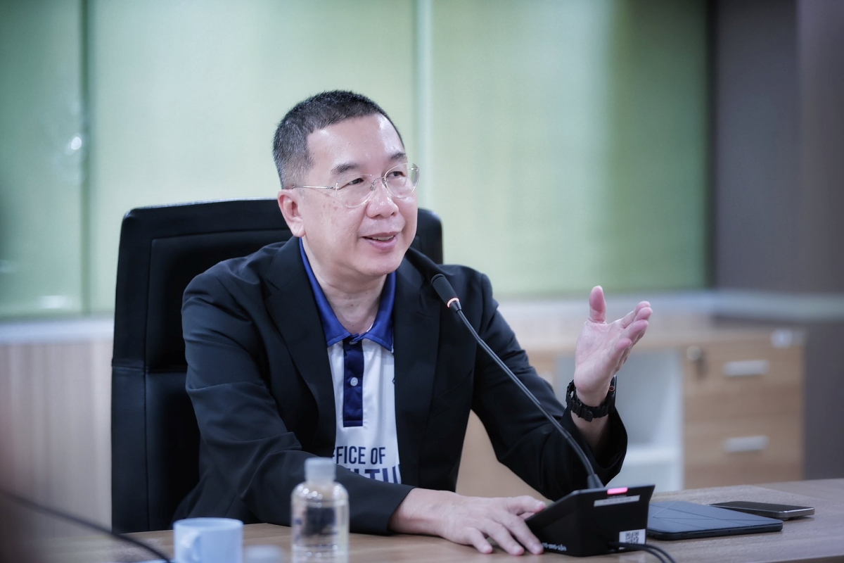 นายพีรพันธ์ คอทอง เลขาธิการสำนักงานเศรษฐก...