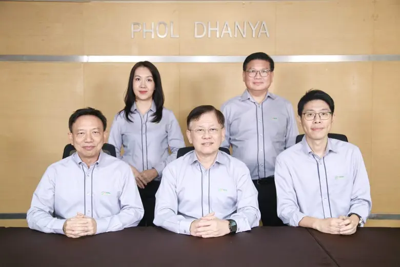 รศ.ดร. เอกจิตต์ จึงเจริญ (กลาง) ประธานกรร...