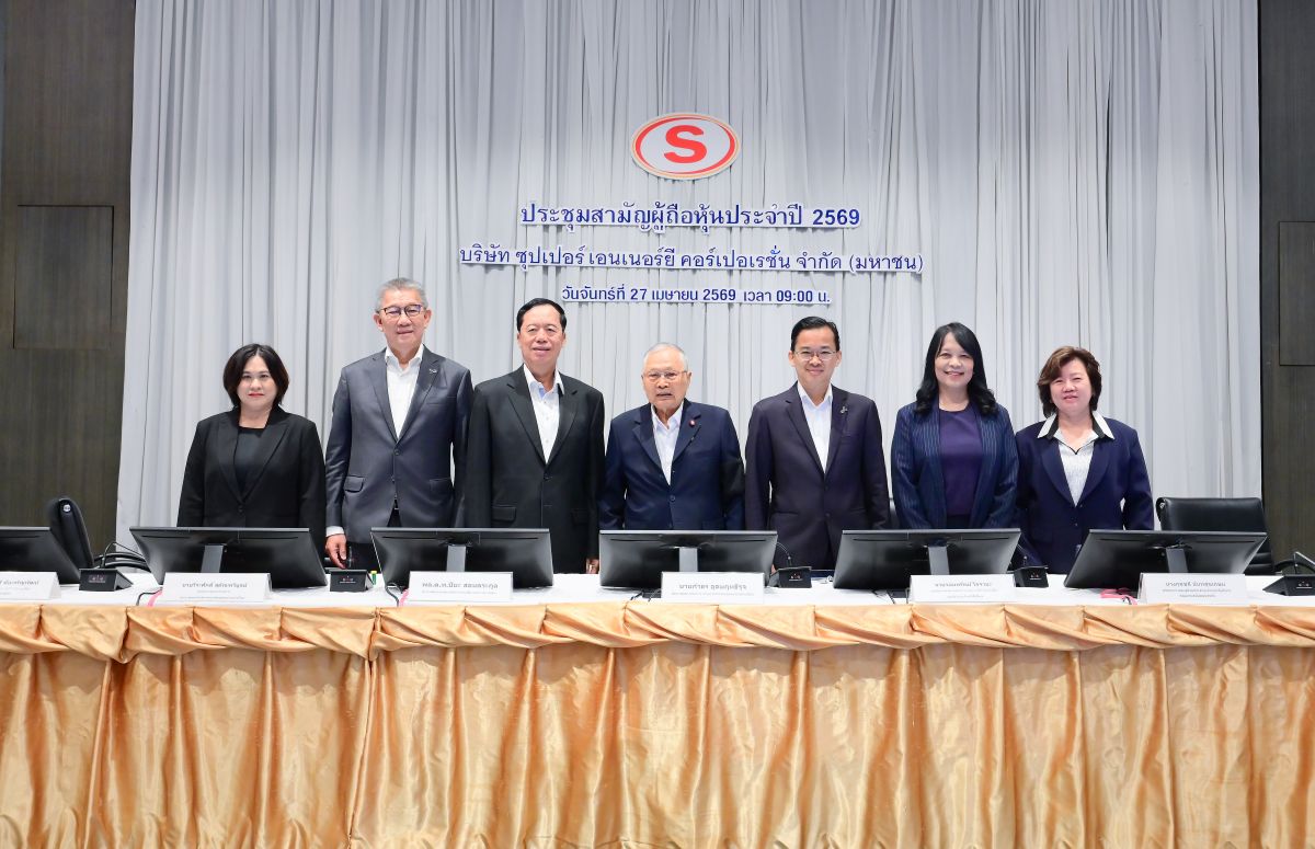 คุณกำธร อุดมฤทธิรุจ (ตรงกลาง) ประธานกรรมก...