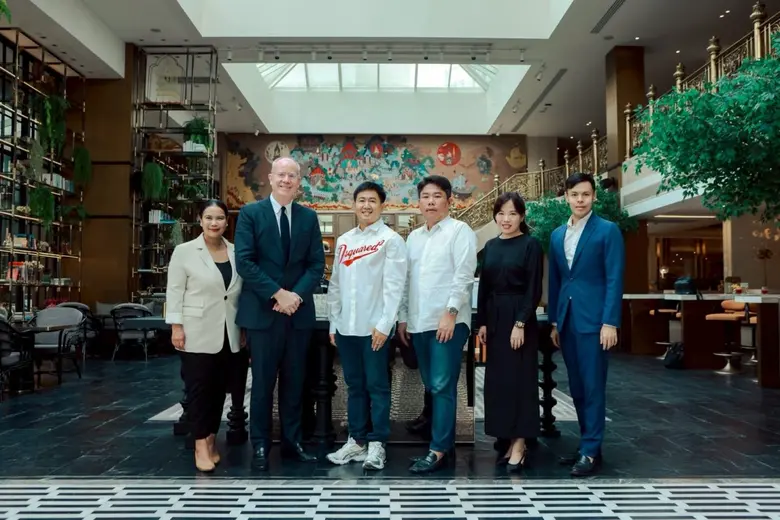 โรงแรมมณเฑียร สุรวงศ์ กรุงเทพฯ นำโดย มร.แ...