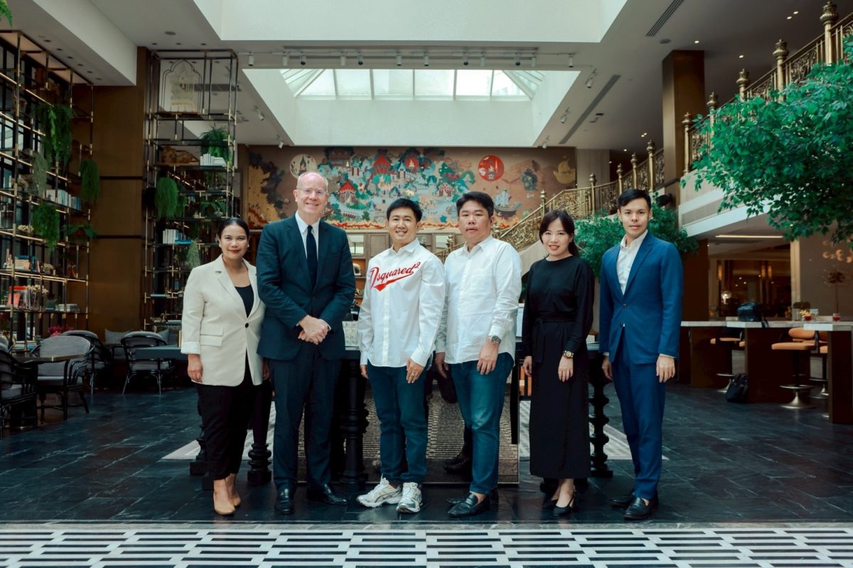 โรงแรมมณเฑียร สุรวงศ์ กรุงเทพฯ นำโดย มร.แ...