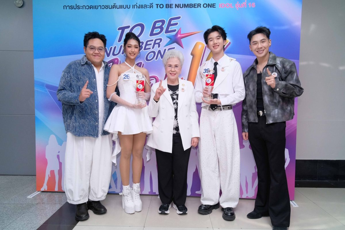 ปรบมือดังๆ กับคู่แชมป์เยาวชน จากเวทีการปร...