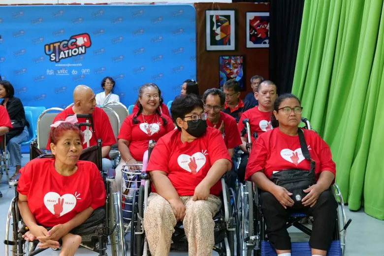 อำพลฟูดส์ สานต่อโครงการ "Heart to Heart" ต่อเนื่องปี 2 จับมือ ม.หอการค้าไทย ฝึกอาชีพผู้พิการสู่นักไลฟ์ขายสินค้าออนไลน์มืออาชีพ