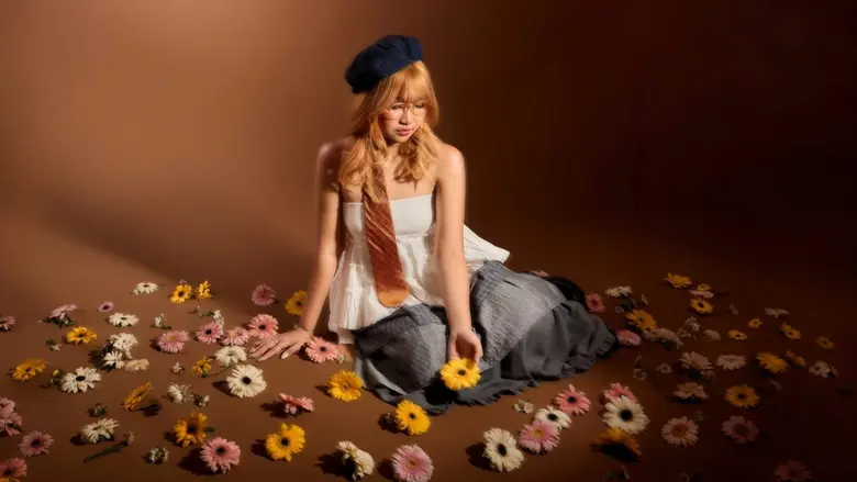 ก่อนที่ "Again" จะถูกปล่อยออกมา เพลงนี้ได้ถูกเขียนใ...