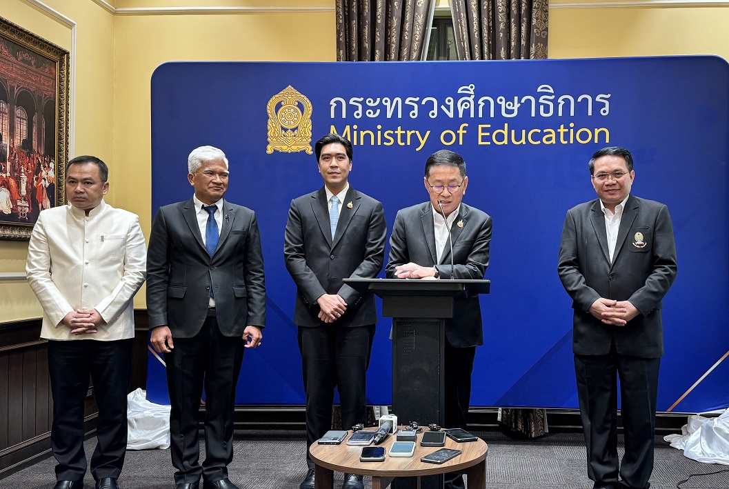 นายประเสริฐ จันทรรวงทอง รมว.ศึกษาธิการ เป...