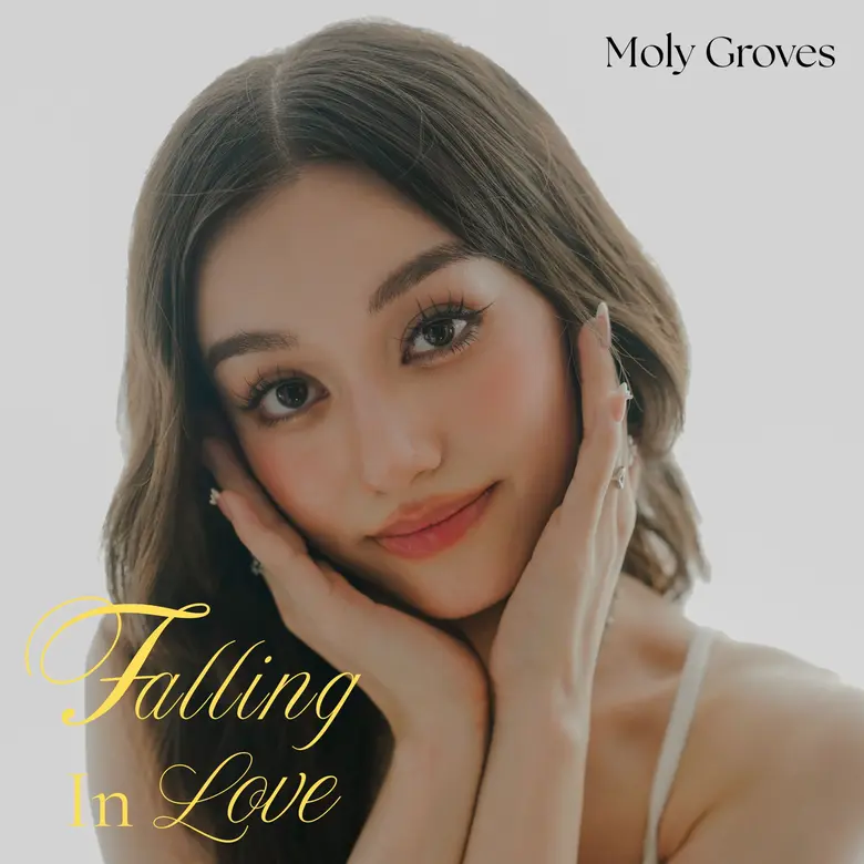 Moly Groves สาวน้อยอินดี้ป็อปวัย 18 ปี ส่งเพลงรักหวานสดใส "Falling In Love" ตัวแทนคนรุ่นใหม่ที่อยากย้ำว่า การบอกรักใครสักคน ไม่ใช่เรื่องยุ่งยากอย่างที่คิด