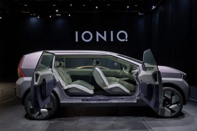 Inflatable 'Air Hug' seat in Hyundai's la...