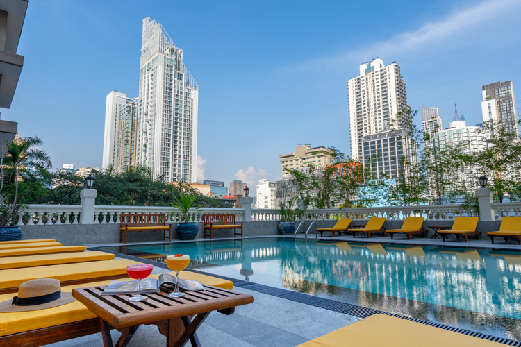 เอ็นเอช โฮเทลส์ แอนด์ รีสอร์ทส์ (NH Hotel...