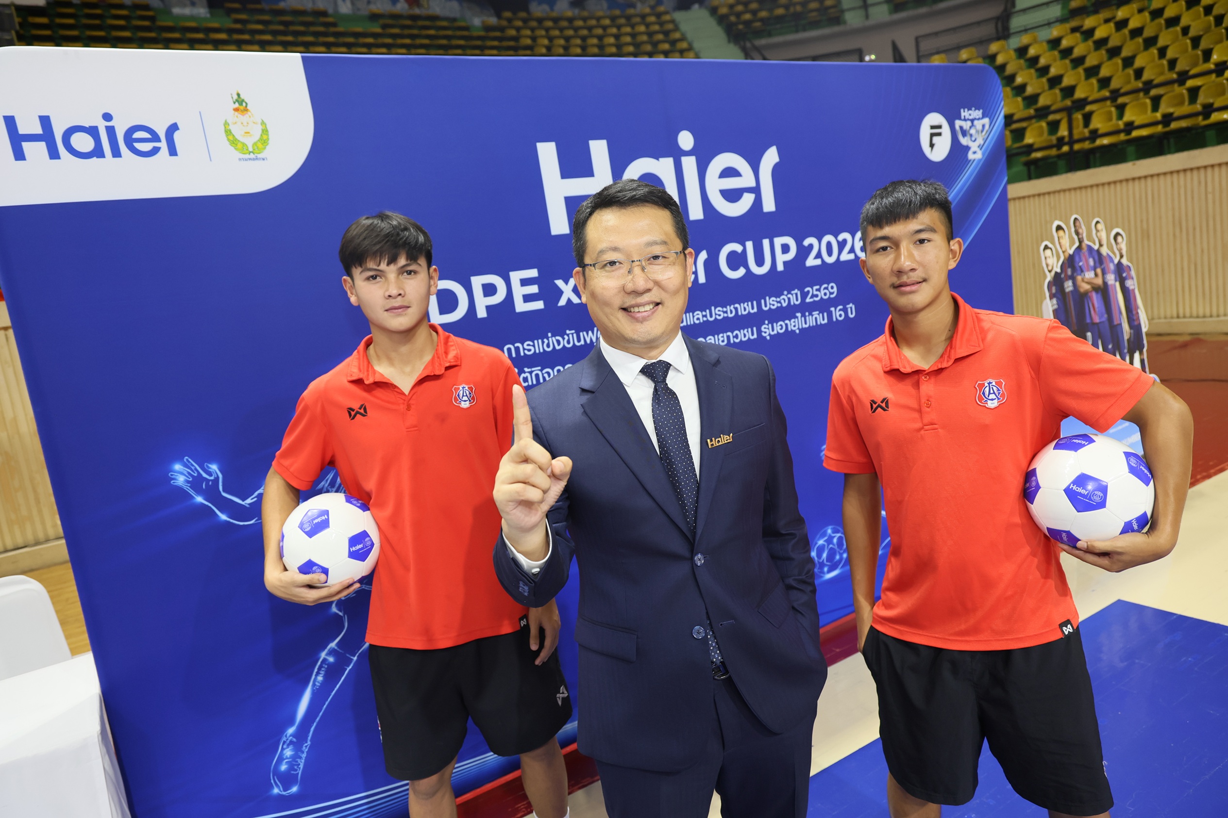 สานฝันแข้งดาวรุ่งไทยสู่เวทีระดับประเทศ จุ...