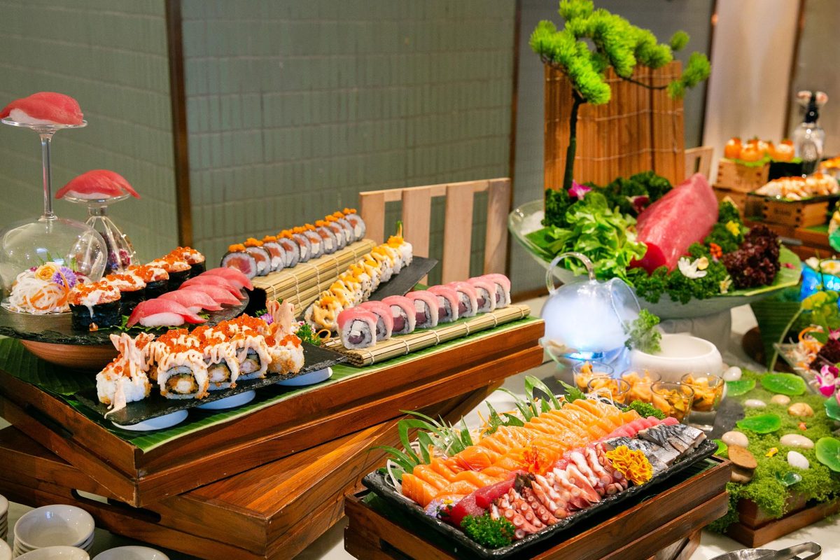 An evening of tuna specialities, seafood ...