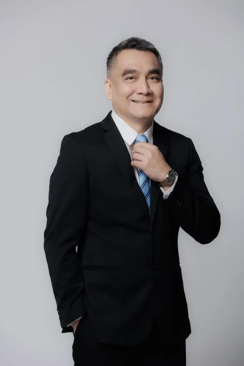 นายพรชลิต พลอยกระจ่าง กรรมการผู้จัดการ He...