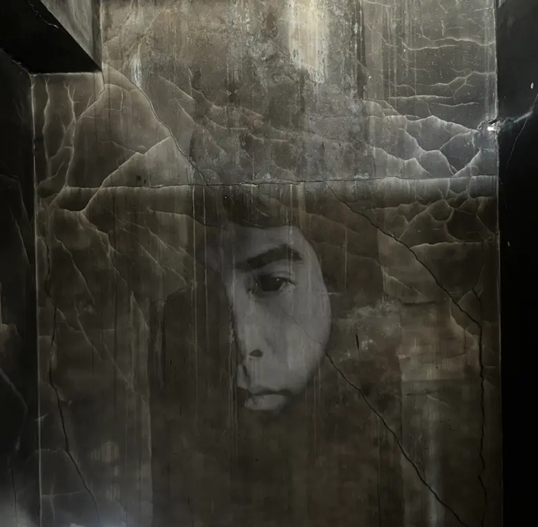 Site-responsive moving image, sound, scul...