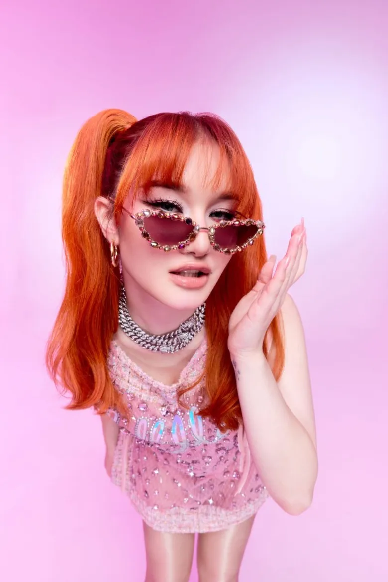 MellaMay จาก The Face Thailand 6 ส่งเพลง "Legally Dumb" ต้อนรับ Pride Month ให้เหล่าตัวแม่ เดินสับ รันเวย์ ทั้งวงการ