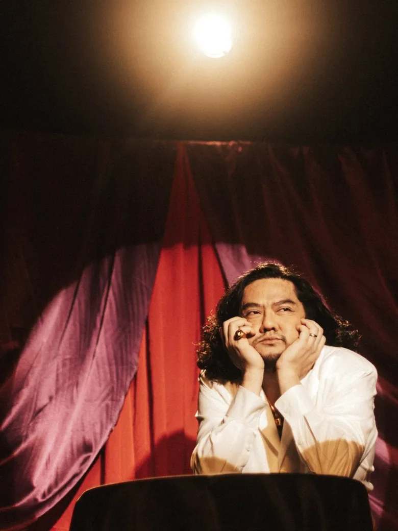 หลบหน่อยตัวแม่มา!! "เบน ชลาทิศ" ส่งเพลงสุดแซบ "Spotlight" รับ Pride Month!!ชวนทุกคนเฉิดฉายในแบบตัวเอง!! พร้อมดึงเหล่า Drag Queen แดนซ์สะบัดใน MV