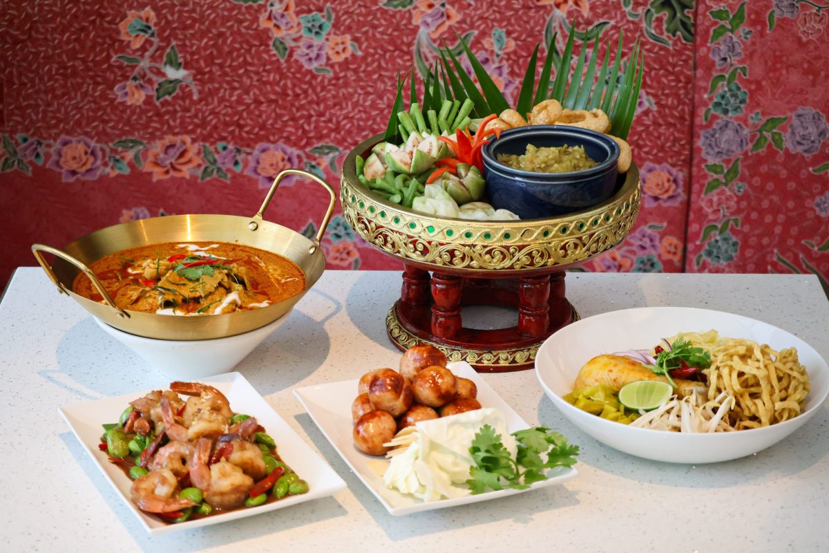 ห้องอาหารช้อนส้อม โรงแรมคอร์ทยาร์ด บาย แม...