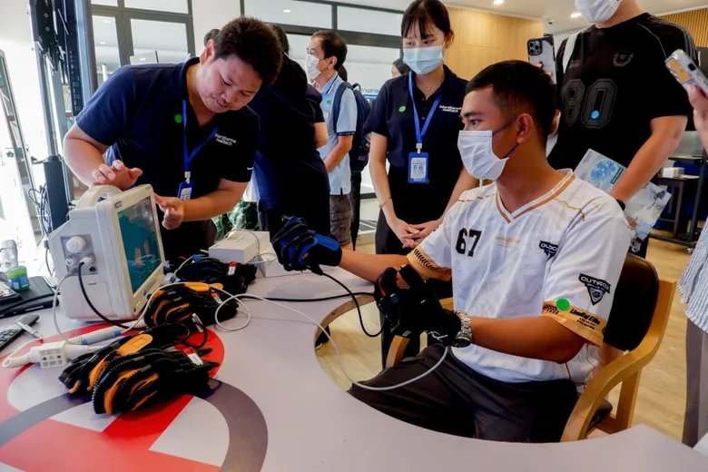 โรงพยาบาล The Senior และ NextMove Rehabilitation เปิดตัว"ศูนย์ฟื้นฟูอัจฉริยะ" ผสานเทคโนโลยีสมอง ระบบประสาท และหุ่นยนต์ฟื้นฟู เพื่อยกระดับการดูแลผู้ป่วย Stroke