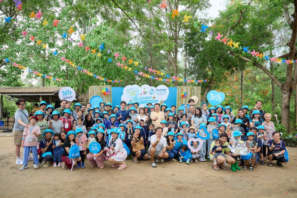 ท่ามกลางแปลงผักสีเขียว พื้นที่ดำนา และมุม...