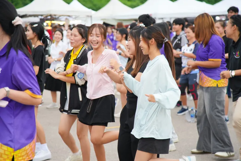 ม.พะเยา กว่า 1,000 คน ร่วมกิจกรรม UP Good Health & Good Life สร้างสุขภาพดีผ่านการออกกำลังกายแอโรบิก