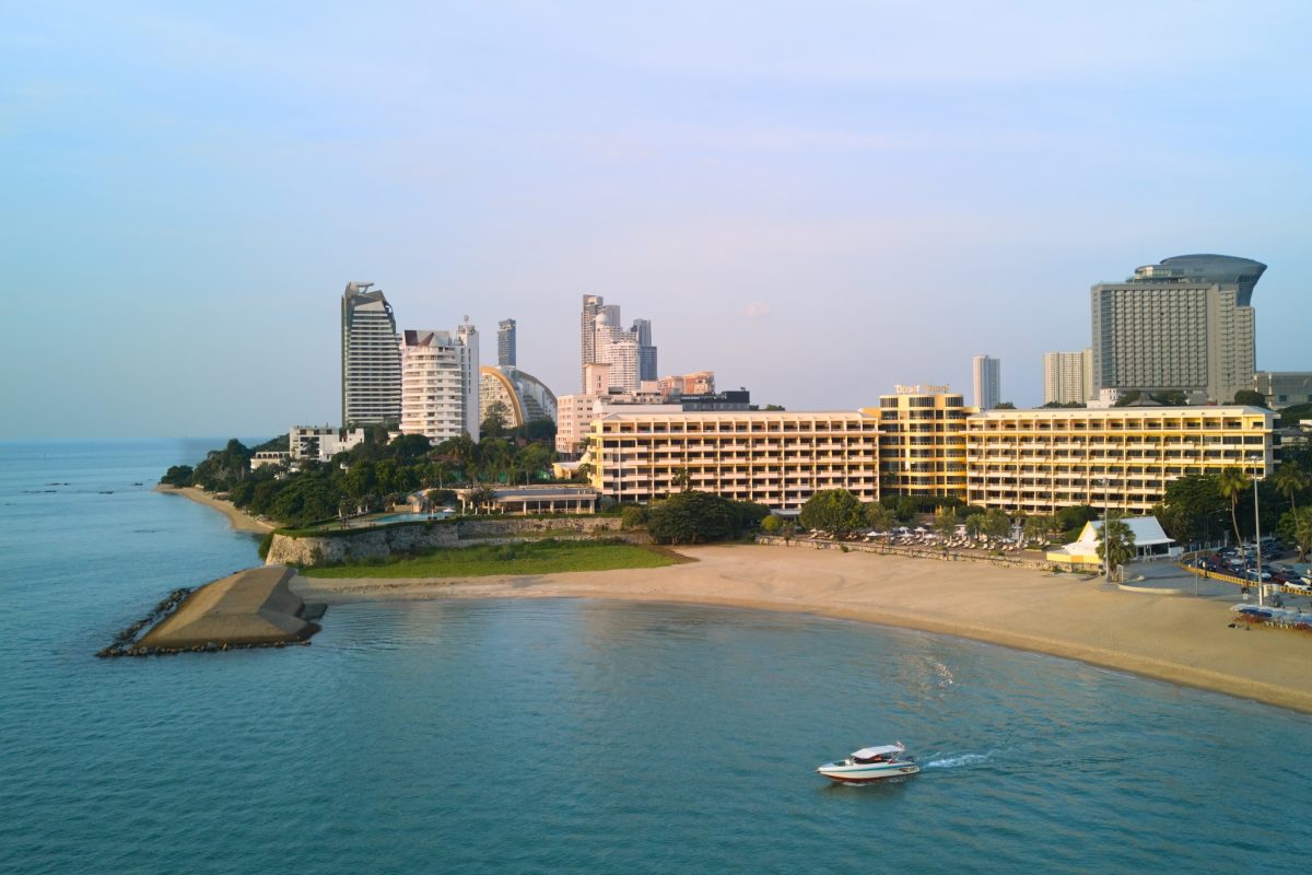 โรงแรมดุสิตธานี พัทยา รีสอร์ตหรูระดับห้าด...