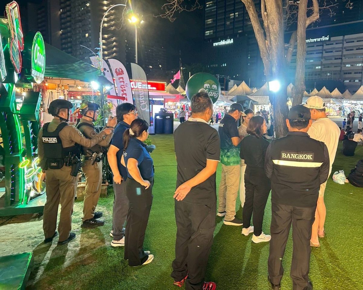 นายประสาท โพธิ์ศรีมาตย์ ผู้อำนวยการเขตจตุ...